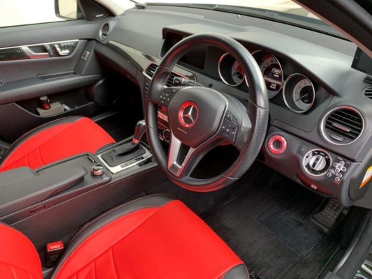 メルセデス・ベンツ C180 ワゴン　AMG　ワイドボディ　純正ブラックホイール　レッドコンビシート画像3