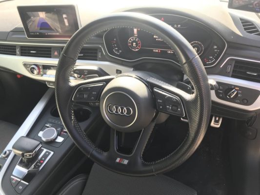 AUDI A4 AVANT Sライン画像2