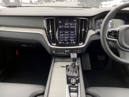 ボルボV60 T5インスクリプション★新車同様★走行0.6万k★フルオプ★黒本革★ハイグレード★LED★国内最安値画像15