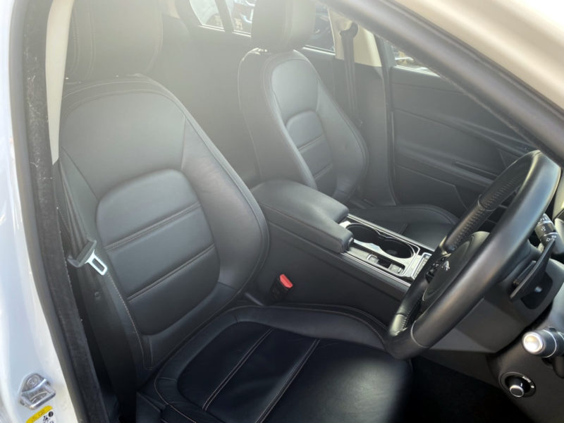 ジャガーXE 2.0t プレステージ★極良極美★車検ロング★走行1.8万k ★ディーラー認定中古車★装備充実★国内最安値画像11