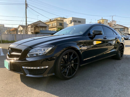 AMG CLS63 ★カーボンスポイラー　★カーボンリアスポイラー　★カーボンサイドミラー　★VOSSEN20インチ60万以上　★スモークテール　★サンルーフ　★カスタム多数　★絶好調　★極上車　★国内最安値