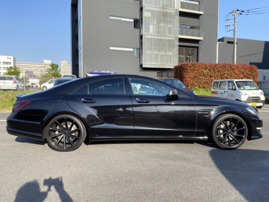 AMG CLS63 ★カーボンスポイラー　★カーボンリアスポイラー　★カーボンサイドミラー　★VOSSEN20インチ60万以上　★スモークテール　★サンルーフ　★カスタム多数　★絶好調　★極上車　★国内最安値画像4