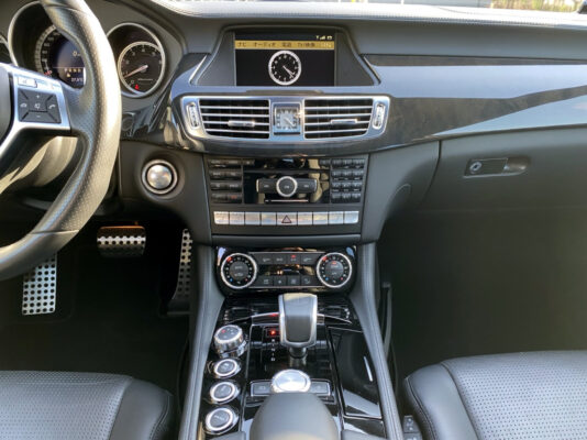 AMG CLS63 ★カーボンスポイラー　★カーボンリアスポイラー　★カーボンサイドミラー　★VOSSEN20インチ60万以上　★スモークテール　★サンルーフ　★カスタム多数　★絶好調　★極上車　★国内最安値画像16