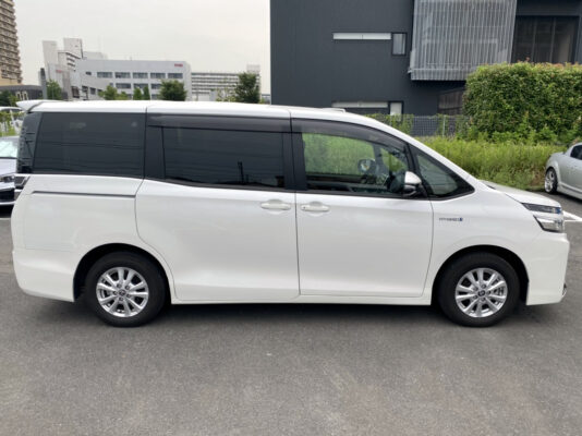 ヴォクシー  ハイブリッドX★令和2年式★極上極良★税金完納★両側電動スライド★車検ロング★ドラレコ★大人気ハイブリッド★国内最安値画像8