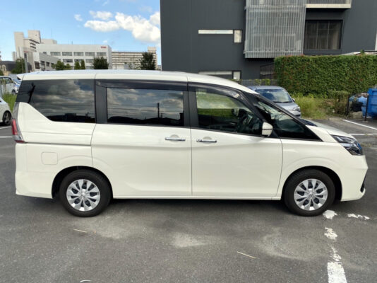 セレナ2.0S★走行0.6万k★絶好調★サイドカメラ★バックカメラ★税金完納★車検ロング★国内最安値画像5