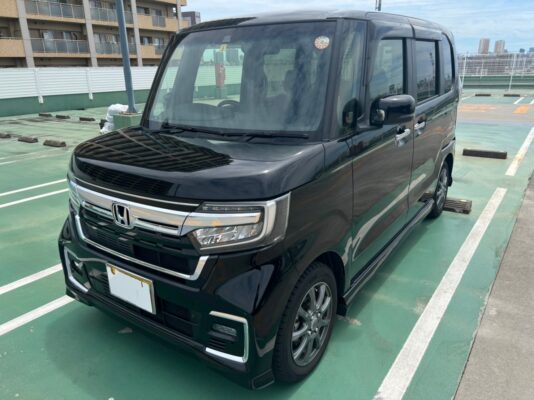 Nボックスカスタム L ★低走行0.9万k ★新車並み ★税金完納 ★片側電動スライド ★バックカメラ ★スタッドレス ★夏タイヤ付き ★大人気 ★国内最安値
