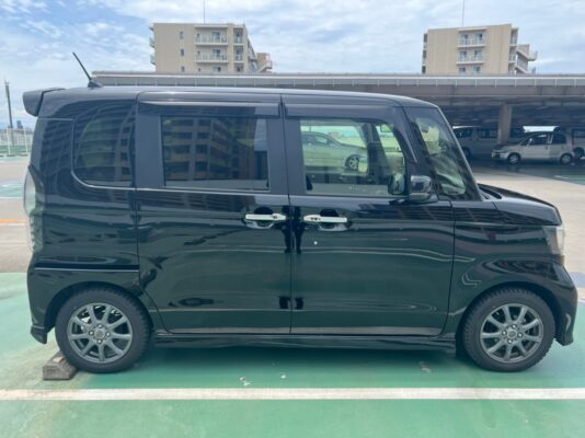 Nボックスカスタム Ｌ ★低走行0.9万k ★新車並み ★税金完納 ★片側電動スライド ★バックカメラ ★スタッドレス ★夏タイヤ付き ★大人気 ★国内最安値画像6