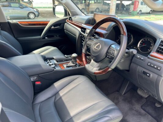 レクサスLX570 4WD★低走行1.6万k★極良極美★絶好調★大迫力★サンルーフ★装備充実★税金完納★国内最安値画像12