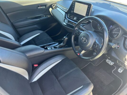 C-HR ハイブリッドS GRスポーツ★税金完納★ハーフレザー★ドラレコ前後★大人気★極上車★車線変更センサー★国内最安値★激安画像8