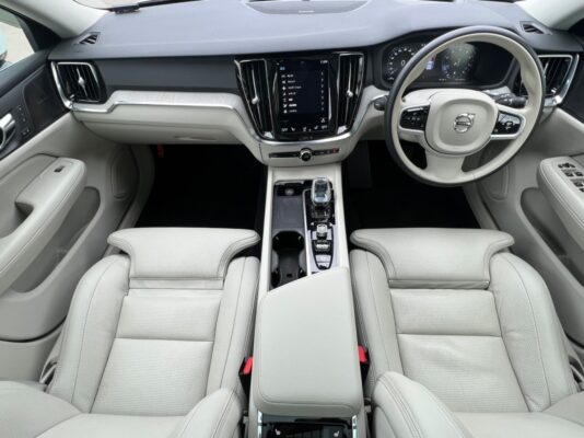 ボルボ V60 B5インスクリプション★税金完納★極上車★パノラマルーフ★360°カメラ★ドラレコ前後★ホワイトレザー★装備充実★激安画像15