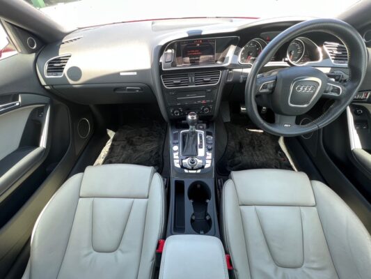 アウディ RS5 4.2 4WD★R4税金完納★ホワイトレザー★8気筒450馬力★ブラインドスポットモニター★極良極美★業界最安画像10