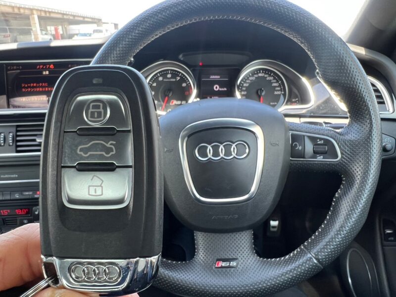 アウディ RS5 4.2 4WD★R4税金完納★ホワイトレザー★8気筒450馬力★ブラインドスポットモニター★極良極美★業界最安画像26