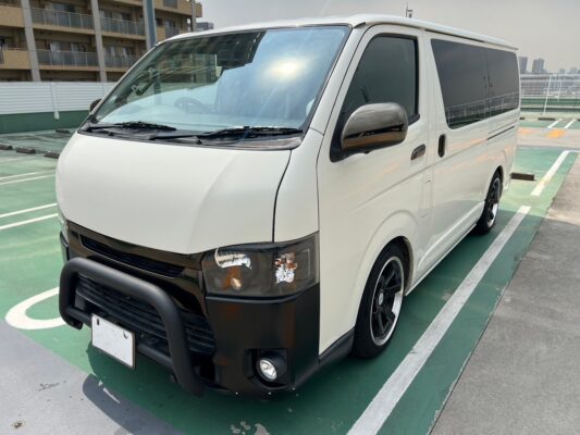 ハイエース2.0 スーパーGL ロング★R5税金完納★車検ロング★カスタム総額150万円以上★KB18アルミ★ジュエルヘッドランプ★ユーロボンネット★ルーフスポイラー★ローダウン★グリルガード★ベッドキッド★JBLスピーカー★ミラーモニター★その他カスタム多数★業界最安