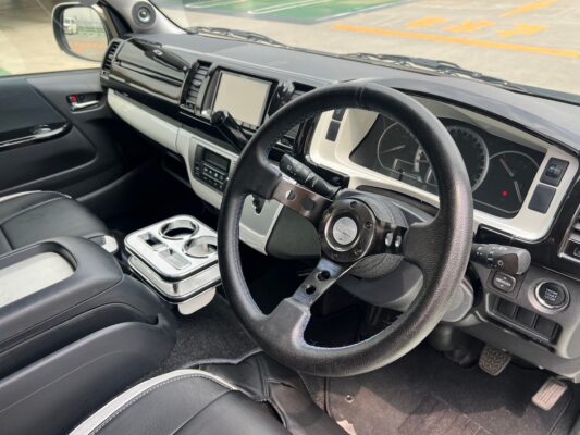 ハイエース2.0 スーパーGL ロング★R5税金完納★車検ロング★カスタム総額150万円以上★KB18アルミ★ジュエルヘッドランプ★ユーロボンネット★ルーフスポイラー★ローダウン★グリルガード★ベッドキッド★JBLスピーカー★ミラーモニター★その他カスタム多数★業界最安画像8