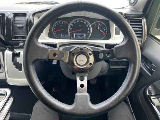 ハイエース2.0 スーパーGL ロング★R5税金完納★車検ロング★カスタム総額150万円以上★KB18アルミ★ジュエルヘッドランプ★ユーロボンネット★ルーフスポイラー★ローダウン★グリルガード★ベッドキッド★JBLスピーカー★ミラーモニター★その他カスタム多数★業界最安画像16