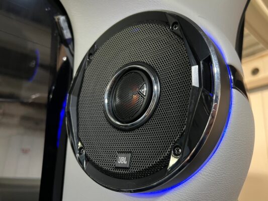 ハイエース2.0 スーパーGL ロング★R5税金完納★車検ロング★カスタム総額150万円以上★KB18アルミ★ジュエルヘッドランプ★ユーロボンネット★ルーフスポイラー★ローダウン★グリルガード★ベッドキッド★JBLスピーカー★ミラーモニター★その他カスタム多数★業界最安画像22