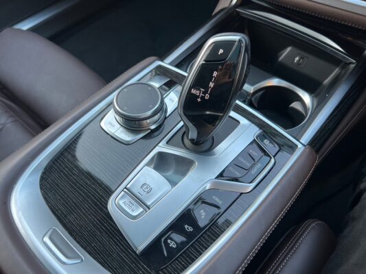 BMW 740e iパフォーマンス Mスポーツ★R5税金完納★サンルーフ★ドラレコ★360°カメラ★最高級セダン★装備充実★衝突軽減B★業界最安画像17