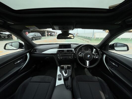 BMW 320d Mスポーツ★R5税金完納★極上車★ハーフレザーシート★衝突軽減ブレーキ★レーンアシスト★装備充実★びっくり価格画像10