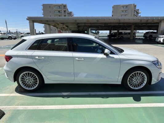 アウディ A3 アドバン30TFSI★新車同様★★R5税金完納★0.1万km★衝突軽減ブレーキ★レーンアシスト★現行型★メーターナビ★装備充実★業界最安画像3