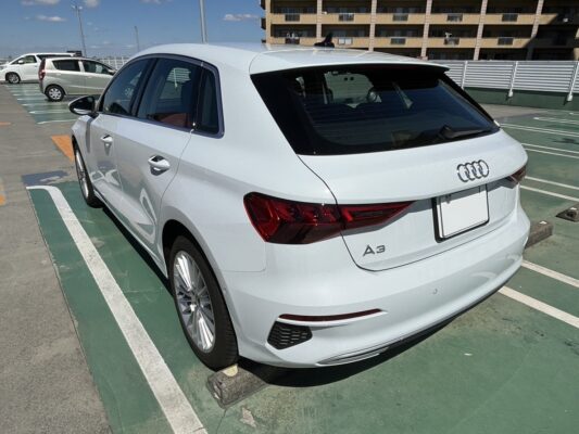アウディ A3 アドバン30TFSI★新車同様★★R5税金完納★0.1万km★衝突軽減ブレーキ★レーンアシスト★現行型★メーターナビ★装備充実★業界最安画像4