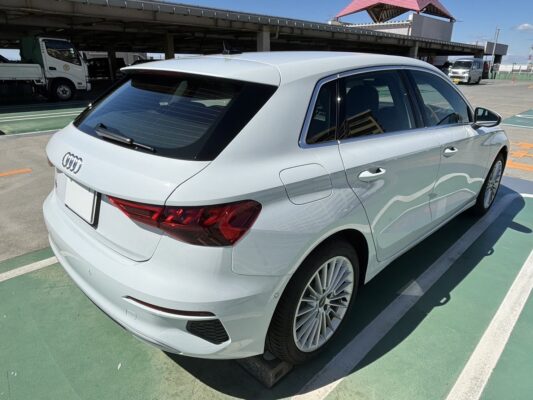アウディ A3 アドバン30TFSI★新車同様★★R5税金完納★0.1万km★衝突軽減ブレーキ★レーンアシスト★現行型★メーターナビ★装備充実★業界最安画像5