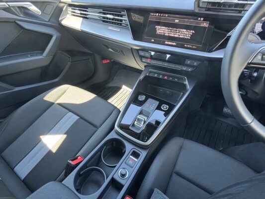 アウディ A3 アドバン30TFSI★新車同様★★R5税金完納★0.1万km★衝突軽減ブレーキ★レーンアシスト★現行型★メーターナビ★装備充実★業界最安画像14