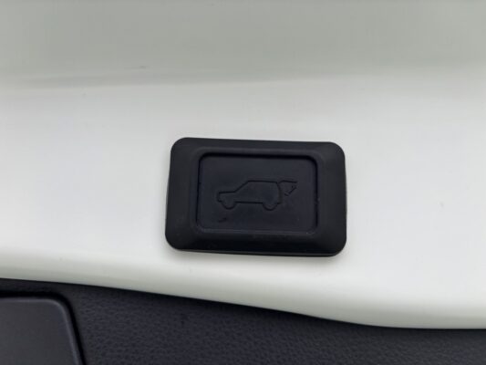 RAV4 G Zパッケージ 4WD★R5税金完納★衝突軽減ブレーキ★ミラーモニター★レザーシート★純正ナビ★シートヒーター★極上車★業界最安画像9