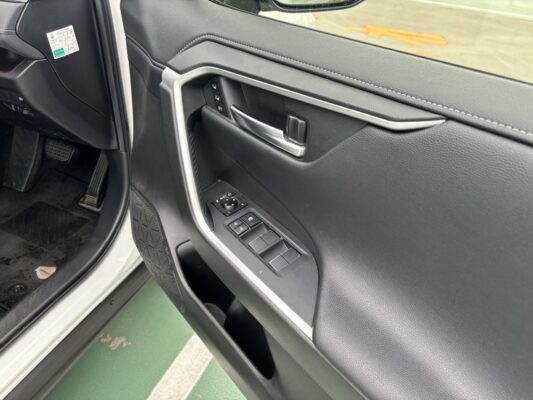RAV4 G Zパッケージ 4WD★R5税金完納★衝突軽減ブレーキ★ミラーモニター★レザーシート★純正ナビ★シートヒーター★極上車★業界最安画像10