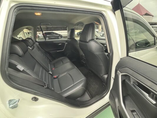 RAV4 G Zパッケージ 4WD★R5税金完納★衝突軽減ブレーキ★ミラーモニター★レザーシート★純正ナビ★シートヒーター★極上車★業界最安画像13