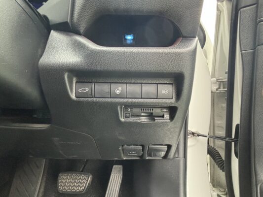 RAV4 G Zパッケージ 4WD★R5税金完納★衝突軽減ブレーキ★ミラーモニター★レザーシート★純正ナビ★シートヒーター★極上車★業界最安画像17