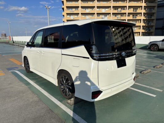 ヴォクシー  S-Z ハイブリッド★R6税金完納★ワンオーナー★後席モニター★360°カメラ★大人気★現行型★業界最安画像6