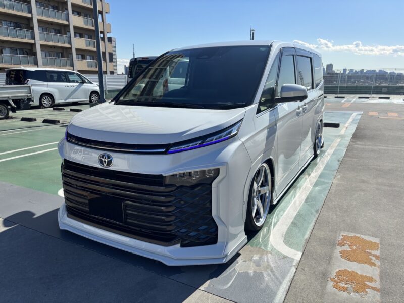 ヴォクシー S- Z KUHLレーシング コンプリート★R6税金完納★新車並み★KUHLコンプリート★エアサス★フルエアロ★19アルミ★360°カメラ★ミラーモニター★業界最安画像0