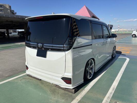 ヴォクシー  S- Z KUHLレーシング コンプリート★R6税金完納★新車並み★KUHLコンプリート★エアサス★フルエアロ★19アルミ★360°カメラ★ミラーモニター★業界最安画像6