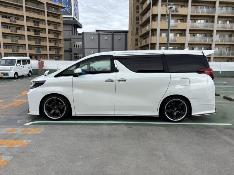 アルファード 2.5 S Cパッケージ KUHLレーシング コンプリートカー★R6税金完納★KUHLコンプリート★エアサス★フルエアロ★マフラー★20 ホイル★車検ロング★後期★業界最安画像3